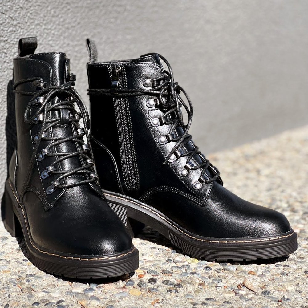 NEW Black Faux Vegan Leather Laced Up Lug Sole Platform Ankle Combat Boots Shoes - Picture 11 of 15